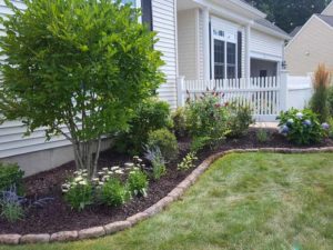Gardening Service<br /> Low Maintenance Garden” width=”300″ height=”225″></p>
<p style=